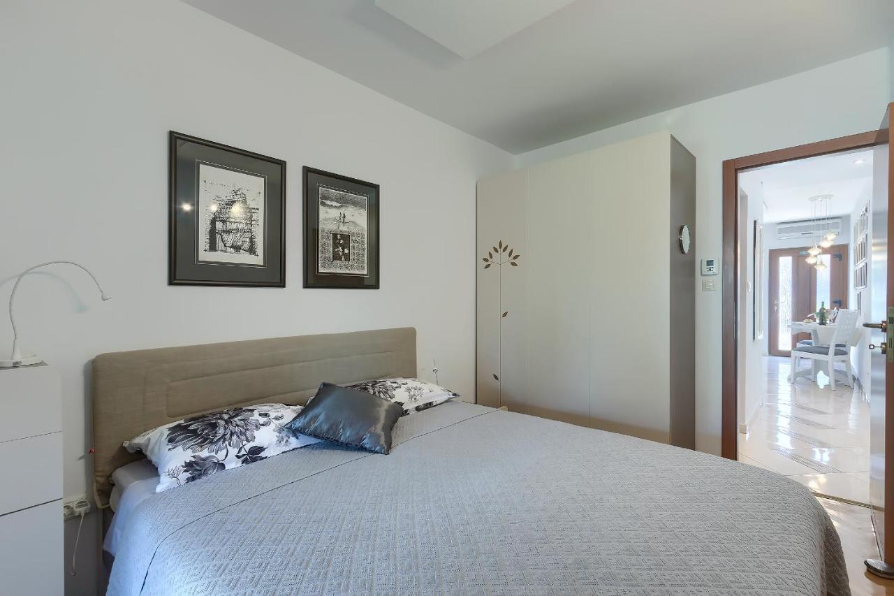 Apartment Palm View II ロヴィニ エクステリア 写真