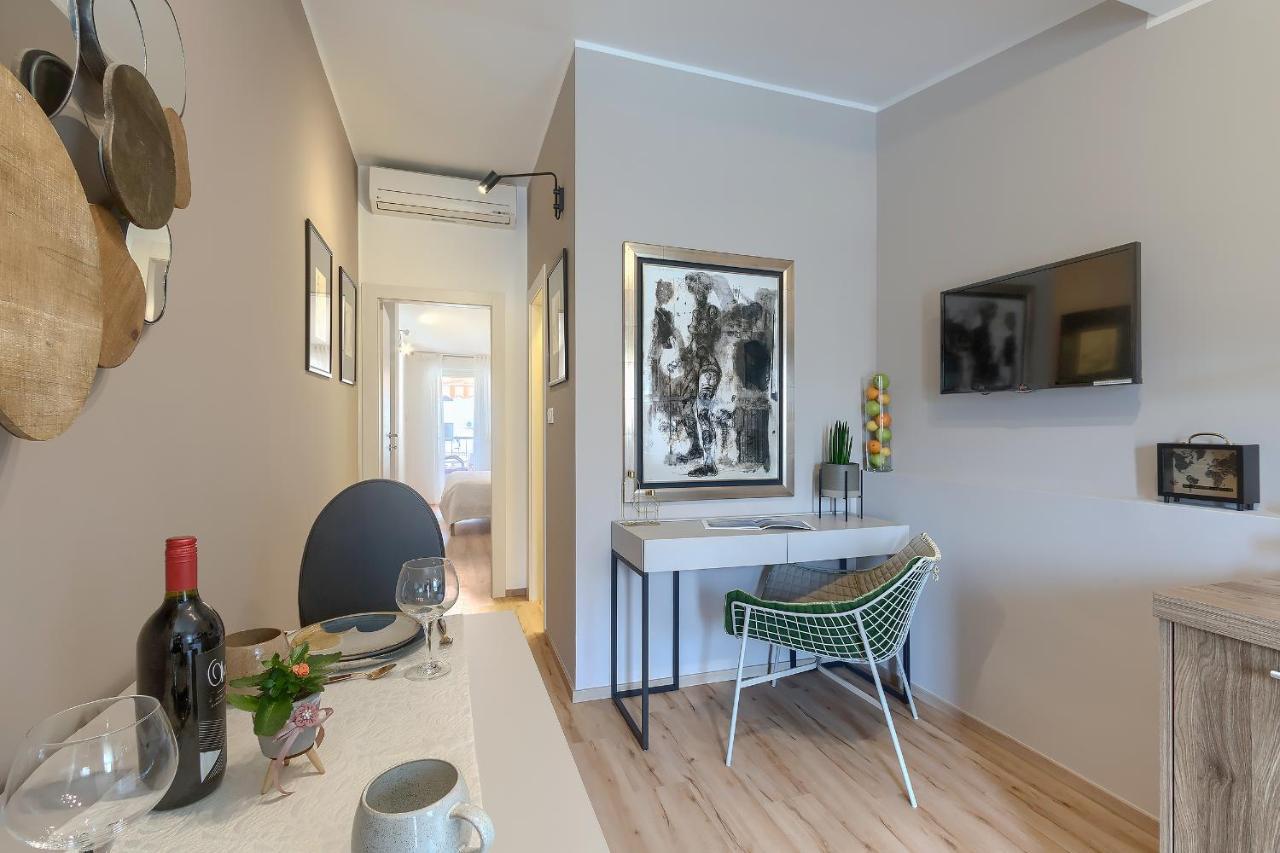 Apartment Palm View II ロヴィニ エクステリア 写真