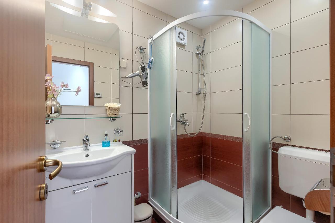 Apartment Palm View II ロヴィニ エクステリア 写真