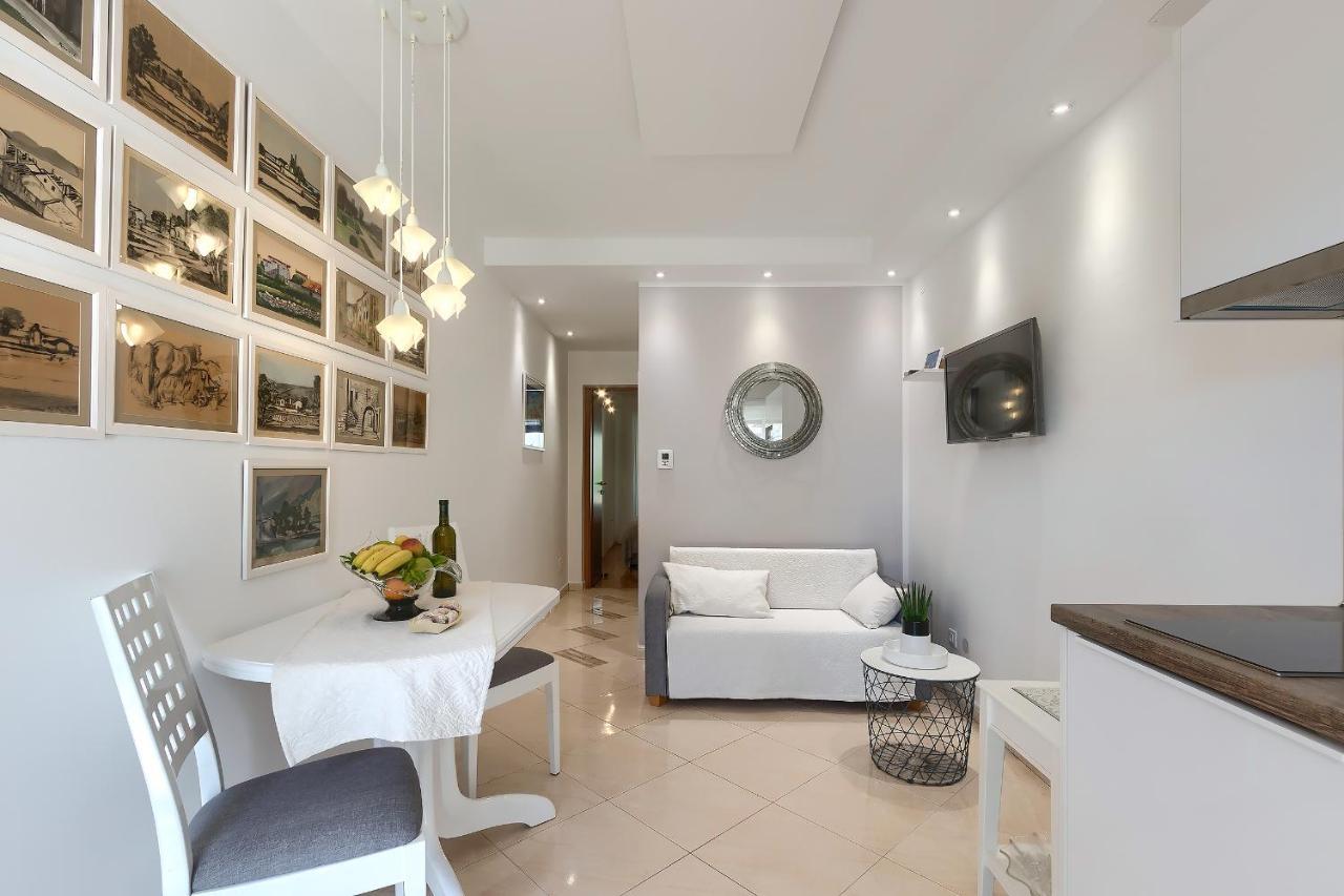 Apartment Palm View II ロヴィニ エクステリア 写真
